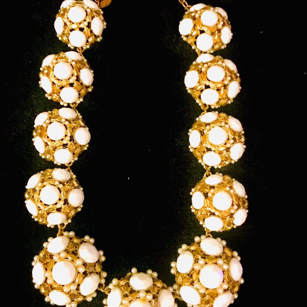 Leslie Danzis necklace w/white beads,baby pearls